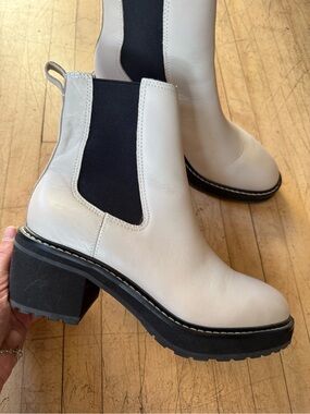 MADEWELL The Carina Platform Chelsea Boot Lug Sole Pull on Ankle Boot Cream US 8